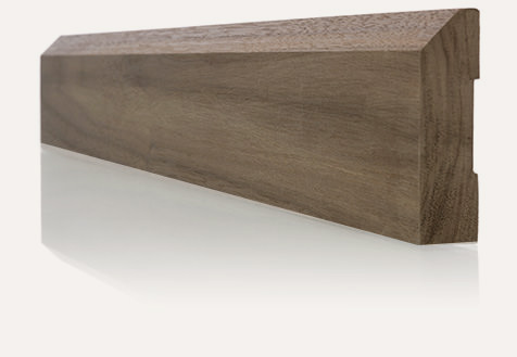 Moulure en bois franc, essence de bois : noyer.